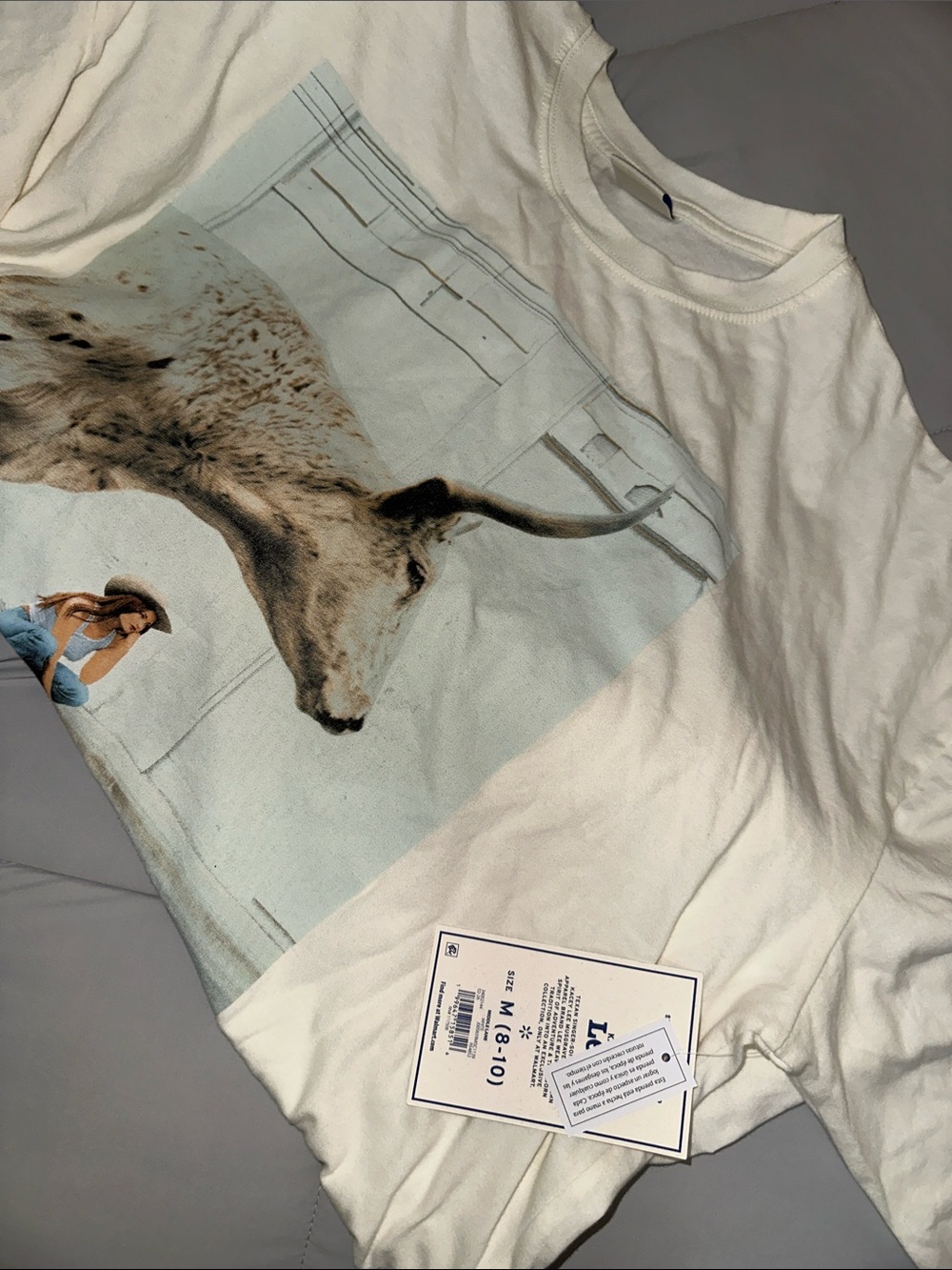 Kacey Musgrave’s  'Middle of Nowhere' Ivory Tee - Picture 3 of 6